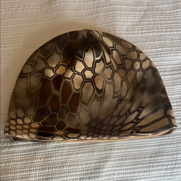 Camouflage Beanie with Flag Patch - Picture 4 of 6